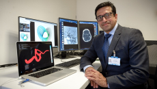 AI, NHSX, Oxford Hearbeat, VR, Professor Tufail Patankar carried out the first virtual practice operation at Leeds Teaching Hospitals