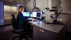 Healthcare worker using a computer in a medical enviroment