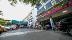 Entrance of Apollo Hospitals Greams Road in Chennai