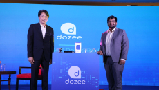 [Left] Wellysis CTO Rick Hongryul Kim and [Right] Dozee CTO Gaurav Parchani pose beside the new Dozee Pro EX