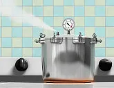 Steaming pressure cooker