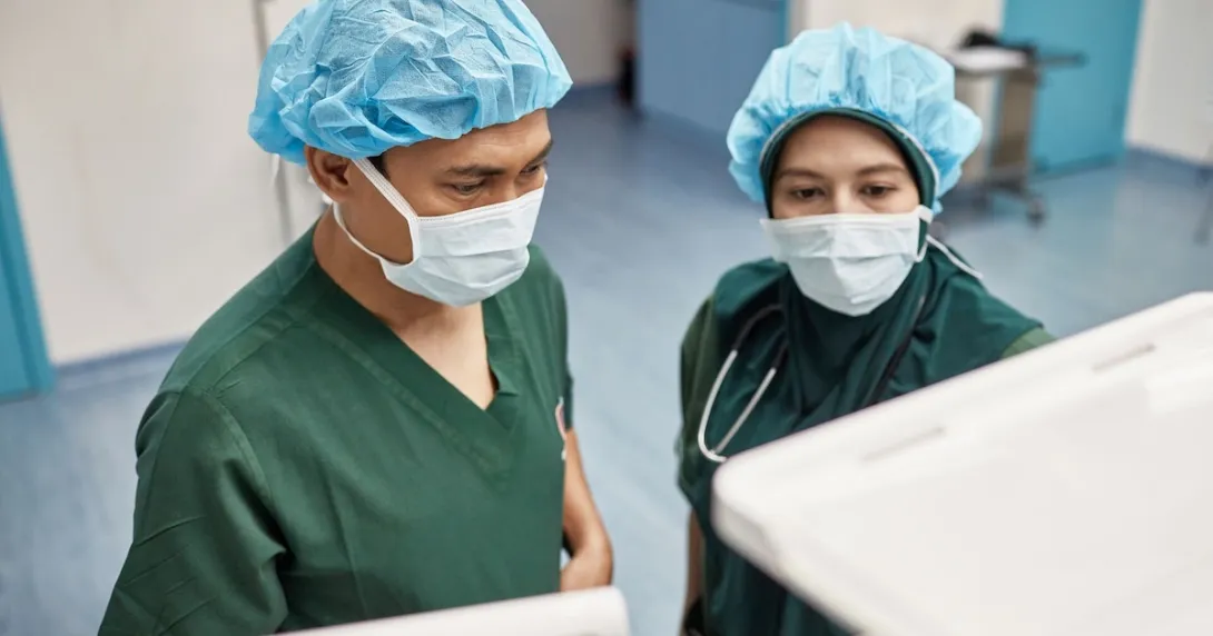 Surgeons assessing a scan