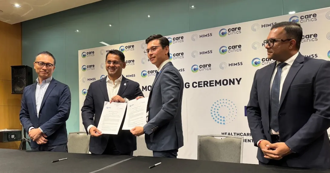 CareClinics and HIMSS representatives during an MOU signing