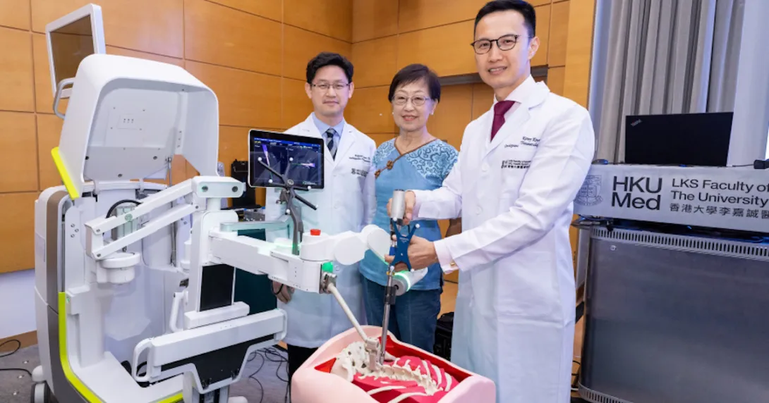 HKUMed doctors, together with their patient, demonstrate the robot-assisted technology for spine surgery