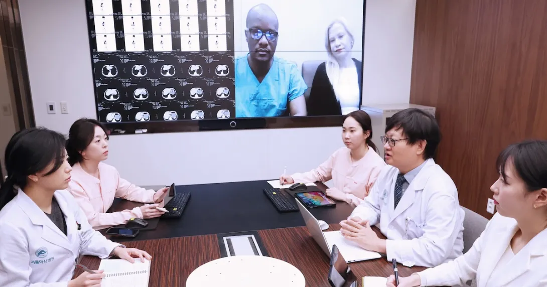 A clinical team at Asan Medical Center in a virtual call with a patient overseas