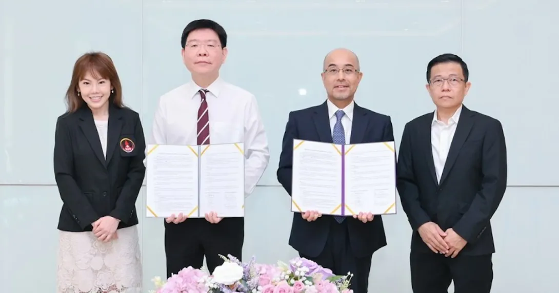 Representatives from Thammasat University Hospital and NEC Thailand at the MOU signing.